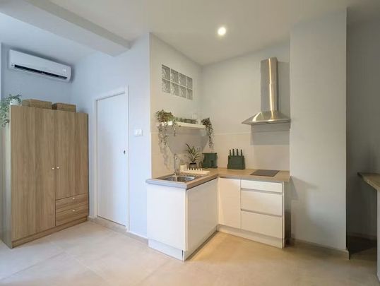 Carrer de Francesc Cubells, Valencia, Valencian Community 46011 - Photo 1