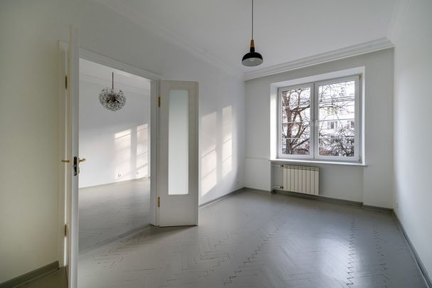 Metro, kamienica, po malowaniu - Photo 1