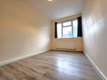 2 Bed Flat, High Road Leyton, E10 - Photo 2