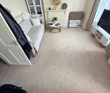 1 Bed Flat, Strone Road, E12 - Photo 2