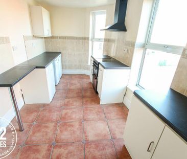 3 bedroom flat to rent - Photo 3