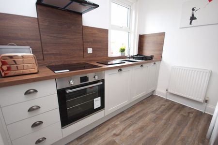 Charminster Road, Bournemouth - Photo 3