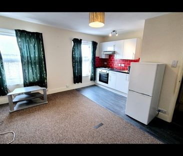 1 Bed Flat, Bedford Road, RG1 - Photo 4