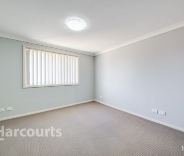 Three Bedroom Townhouse in Prime Location... - Photo 2