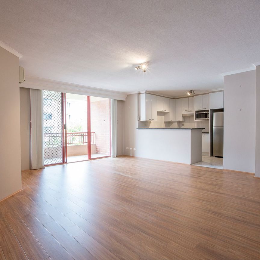 Two Bedroom Apartment with Parking - Photo 1