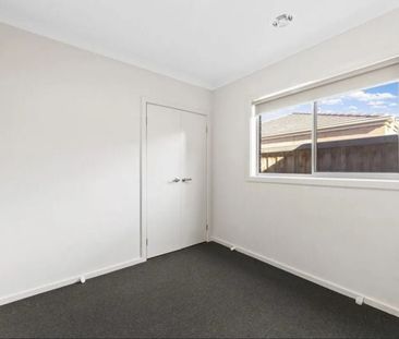 13 Lombard Road, Werribee - Photo 5