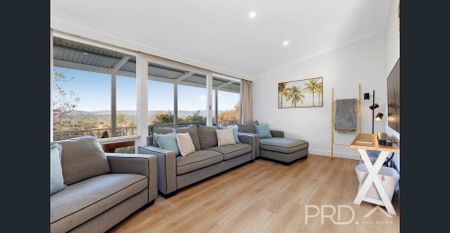 MODERN FOUR BEDROOM EXECUTIVE STYLE HOME - Photo 2