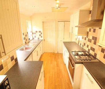 3 bedroom flat to rent - Photo 2