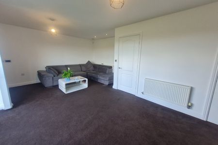 Howden Clough Road, Morley, LEEDS - Photo 2