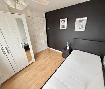 4 bedroom detached house to rent - Photo 4