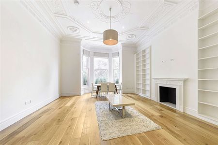 A remarkable example of a stunning one bedroom period apartment on a highly sought after garden square. - Photo 3