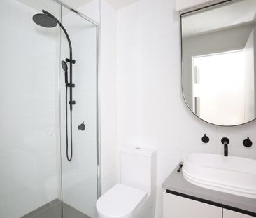 Richmond Hill Luxury - Photo 2