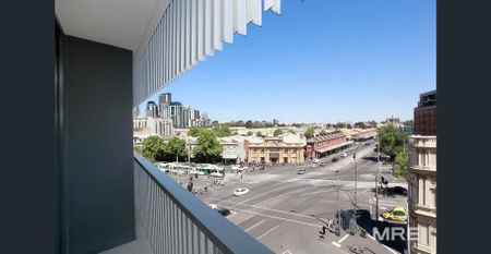 Chic and convenient in Carlton - Photo 5