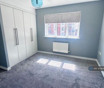 4 bedroom terraced house to rent - Photo 4