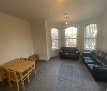 2 bedroom flat to rent - Photo 4