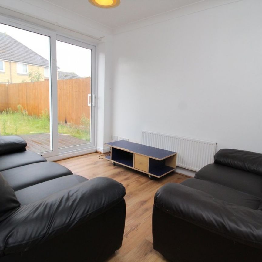 5 bedroom Semi-detached house to rent - Photo 1