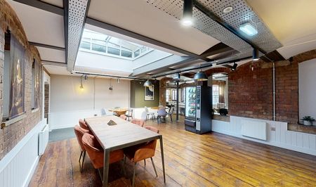 Room available in a newly renovated student flat share - Photo 3