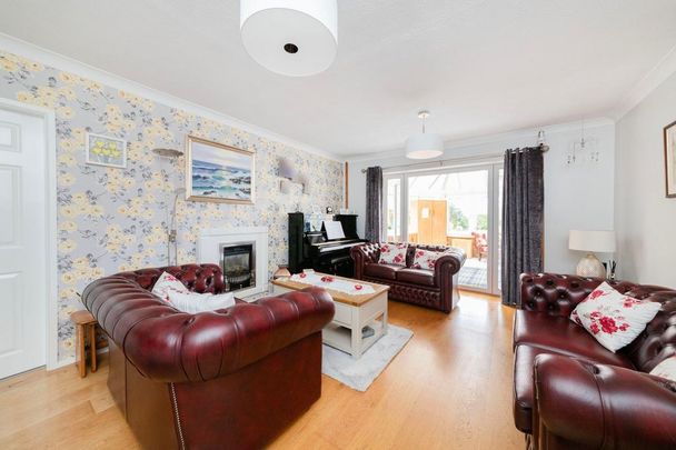 3 bedroom detached bungalow to rent - Photo 1