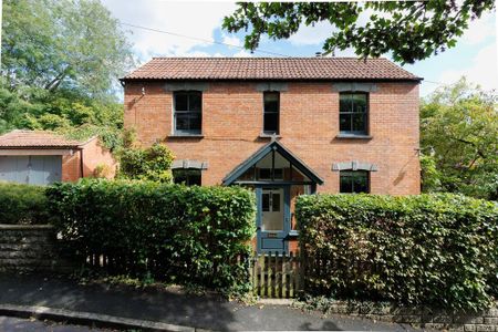 3 bedroom detached house to rent - Photo 2