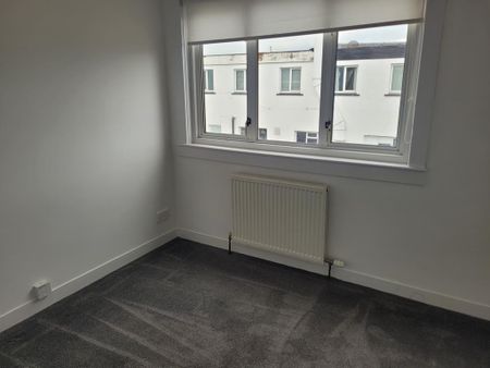 3 bedroom flat to rent - Photo 5