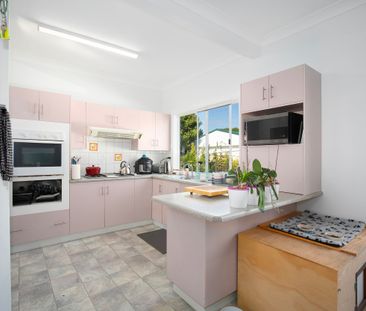 Charming Three Bedroom Home - Photo 4