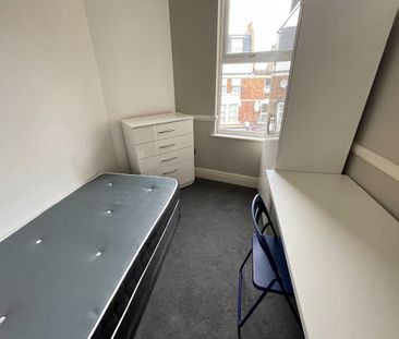 Room in a Shared House, High Road, NW10 - Photo 1