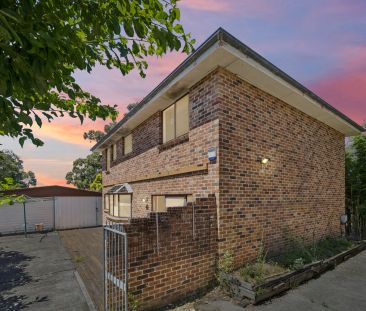 Well-Appointed and Spacious Family Home - Photo 3