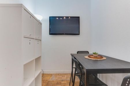 Cozy bedroom in Calle Hermosilla - Photo 5