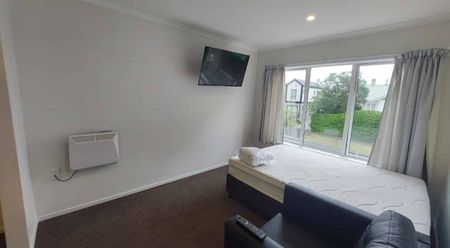RENT REBATED FOR 4 WEEKS - Location and Convenience in the CBD - Photo 3