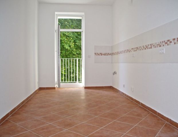 3-Raum • Fussbodenheizung • Südbalkon • Tageslichtbad • Stellplatz • Nussbaumlaminat • Anschauen - Photo 1