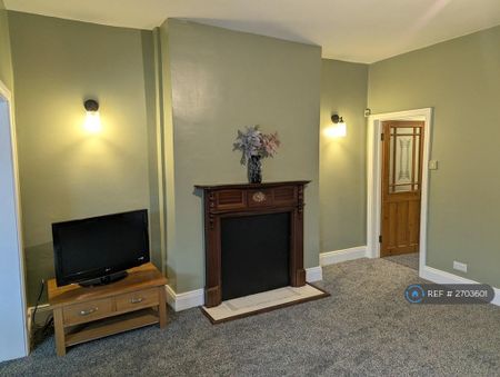 2 bedroom end of terrace house to rent - Photo 3