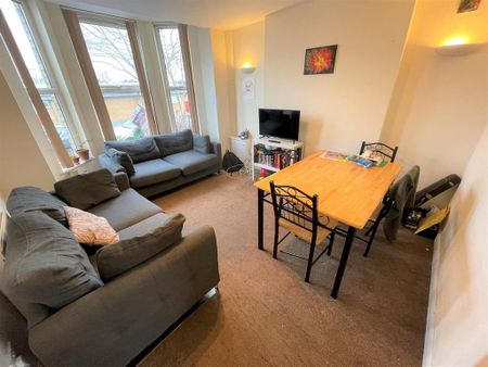 1 bedroom in a house share to rent - Photo 3