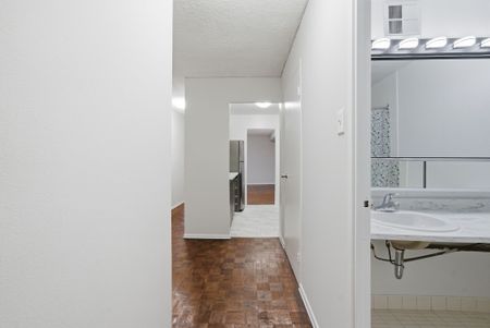 For Lease - 2350 Dundas Street Unit# 2607A, Toronto, Ontario - Photo 2