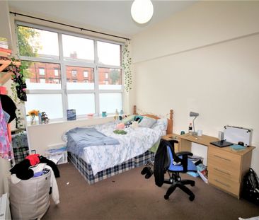 Dene House Court, Near University, LEEDS - Photo 3