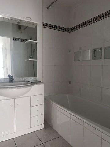 Location Appartement 3 pièces 67m² BRIGNOLES 83170 - Photo 3