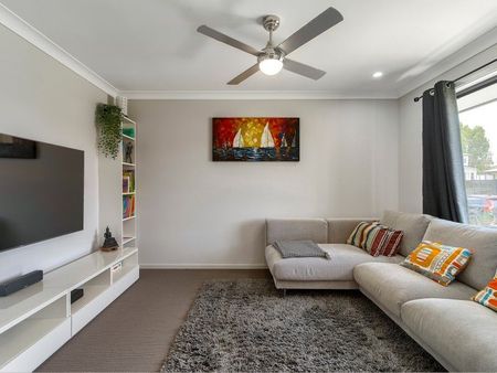 Spacious Family Haven in Quiet Location - Photo 3