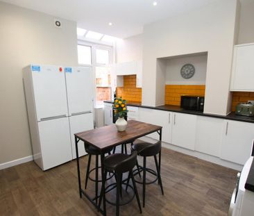 1 bedroom in a house share to rent - Photo 4