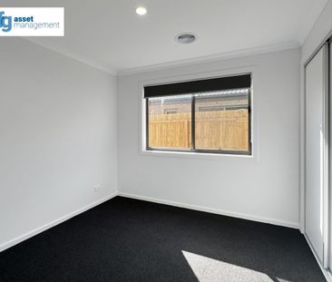 Brand New Modern 4-Bedroom Be The First Ever Tenant! - Photo 1