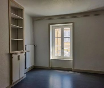 Appartement T3 à louer à Roanne - Place du marché - Photo 2