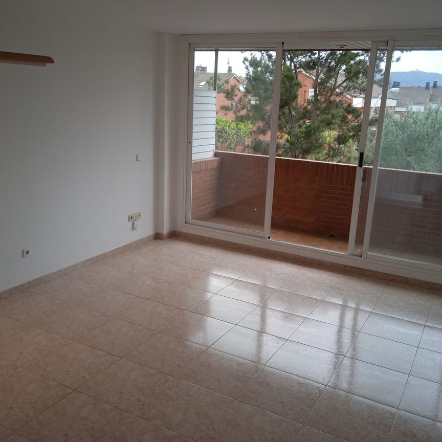 Apartamento de alquiler en Carrer de la Creu D'en Muntaner, Centre - Photo 1