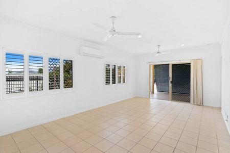 Fully Airconditioned Home - Premium Elevated Location - Views - Photo 3