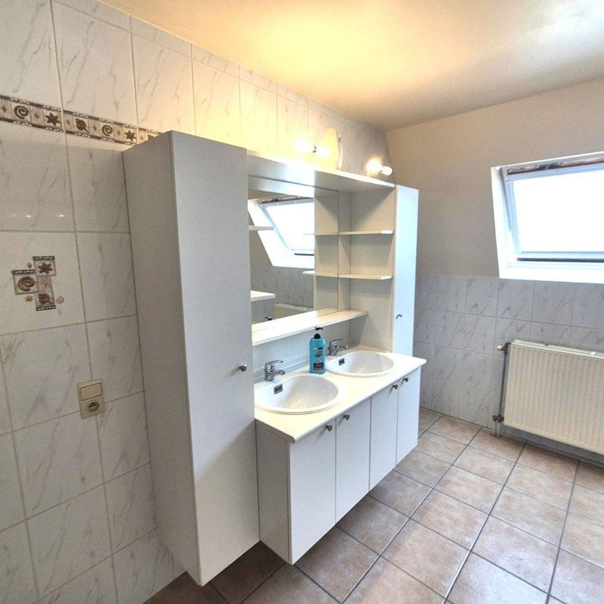 Ruim duplex-appartement met garage te Zulte - Photo 1