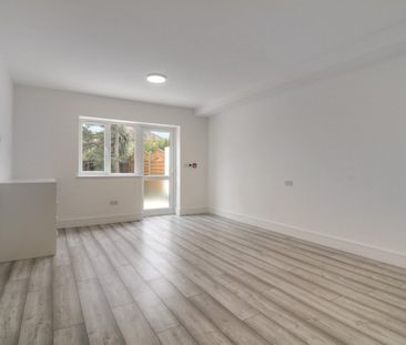 Room 3 - Northumberland Road, North Harrow, HA2 - Photo 4