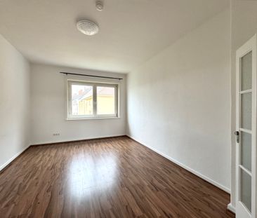 Schöne + frisch renovierte 3-Zimmer-Altbauwohnung in ruhiger & zent... - Photo 2