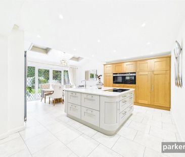 4 bedroom detached house to rent - Photo 5