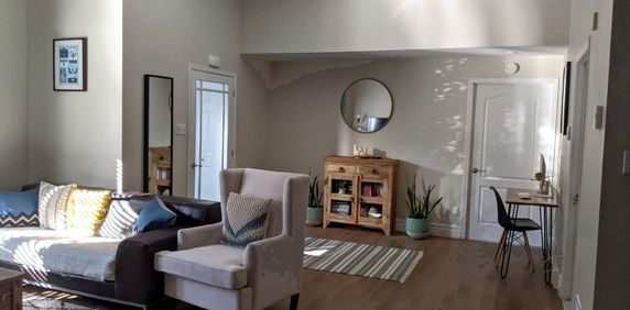 Verdun 6½ 1500 sqft renovated – yard, parking, waterfront, metro - Photo 2