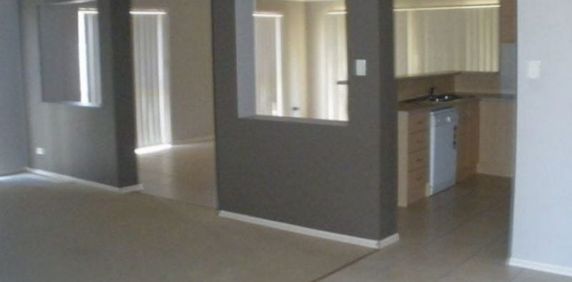 Perfect Family Home in Upper Coomera - Photo 2