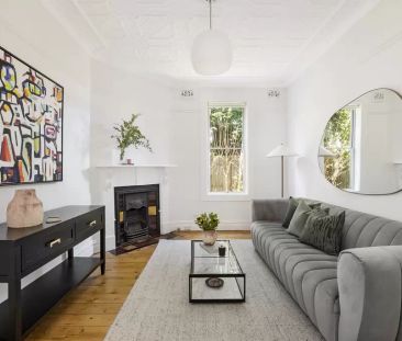 Two-bedroom semi in prime village location - Photo 3