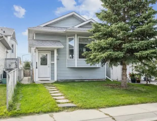 1 Bedroom 1 bath legal basement with quiet sound barriers | 111 Erin Meadow Green Southeast, Calgary - Photo 1