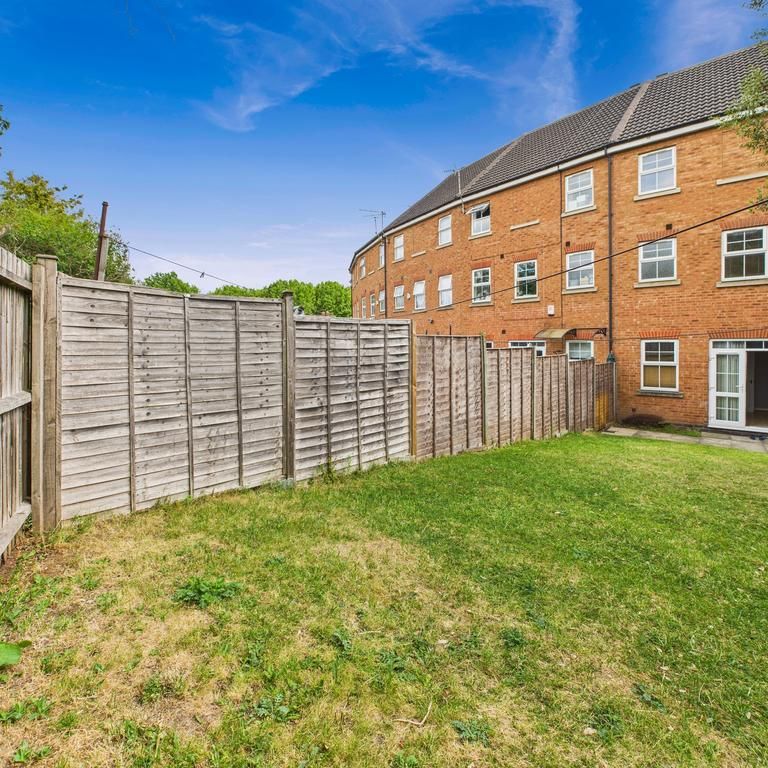 5 bedroom townhouse to rent - Photo 1